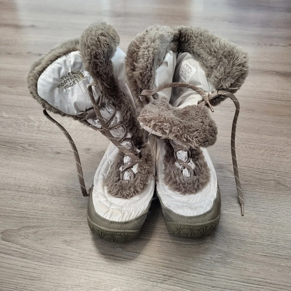 The North Face Beige Faux Fur Winter Boots Goose Down Fill Quilted Womens 7.5